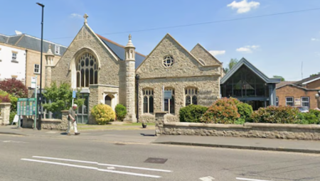 الشرطة تفتح تحقيقًا بعد اعتداء جنسي قرب كنيسة في إبسوم