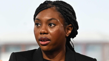 300 منظمة تحذّر: الانسحاب من الاتفاقية الأوروبية لحقوق الإنسان لن يوقف قوارب المهاجرين