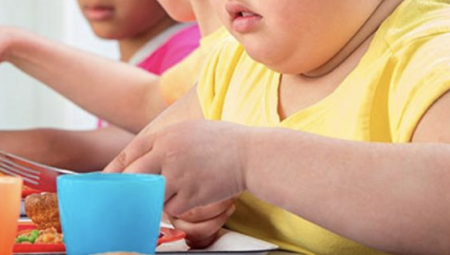 واحد من كل عشرة أطفال في إنجلترا بعمر 4–5 سنوات يعاني من السمنة