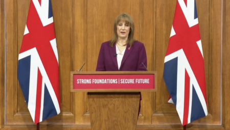 أكثر من 100 جهة تطالب بحذف سقف إعانة الطفلين لإنقاذ ملايين الأطفال من الفقر