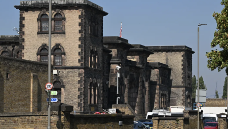 أزمة في بريطانيا بعد إطلاق سراح أكثر من 90 سجينا بالخطأ