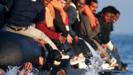 بريطانيا تكشف خطة لترحيل طالبي اللجوء المرفوضين مع رفع الحوافز المالية لمغادرتهم