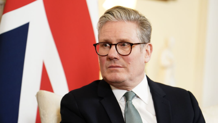 نواب حزب العمال ينتقدون ستارمر بعد إعلان وزيرة الداخلية عن إجراءات لجوء قاسية