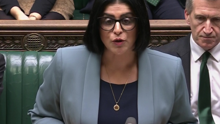 تغييرات جذرية: مهاجرو المملكة المتحدة قد ينتظرون 30 عامًا قبل الحصول على الإقامة والمزايا