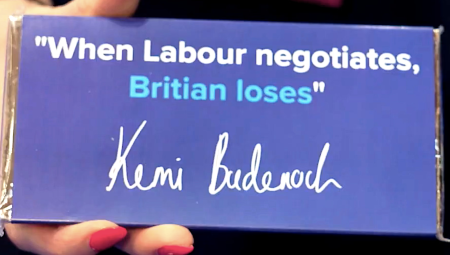 شوكولاتة بخطأ إملائي تضع المحافظين في موقف محرج