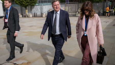 المحافظون يقترحون حرمان الأجانب من المساعدات لتقليص الإنفاق العام