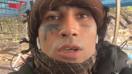 محاكمة شاب أفغاني بتهمة تهديد نايجل فاراج بالقتل عبر منصة تيك توك