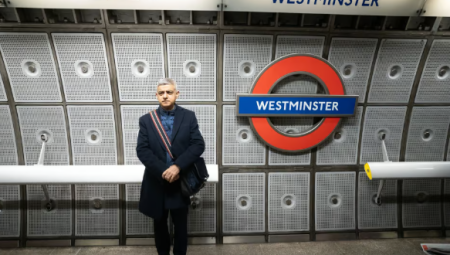 صادق خان يطالب بتعليق قواعد الهجرة الجديدة بعد تهديد مئات موظفي النقل في لندن بالترحيل