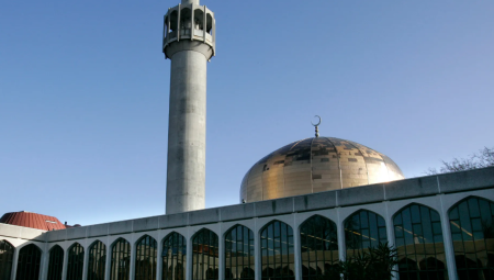 تيل ماما: 22 مسجدًا في بريطانيا تعرض لهجمات بدافع الكراهية منذ يونيو الماضي