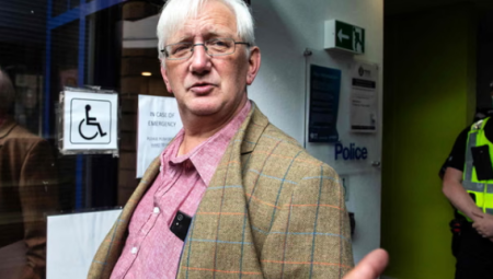 دبلوماسي بريطاني سابق يطعن في حظر منظمة Palestine Action في اسكتلندا