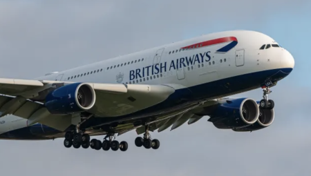 هبوطٌ اضطراري لطائرةٍ بريطانية في رومانيا بعد إصابة أربعة أشخاص باختناقٍ بالدخان