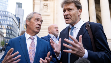 حزب الإصلاح يتهم ستارمر بالنفاق بعد خطته لتحميل فاراج مسؤولية أزمة الموازنة