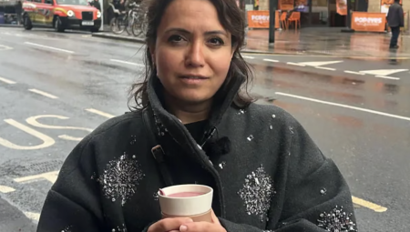 إلغاء غرامة 150 جنيهًا لسيد في لندن لسكبها بقايا القهوة في مصرف شارع