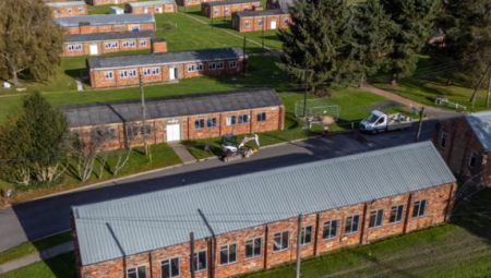 خبراء يحذرون: خطط الحكومة لإيواء 10 آلاف لاجئ في ثكنات عسكرية مكلفة ومعقدة