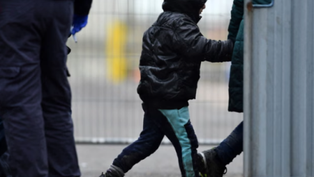 أكثر من 50 طفلاً لاجئًا مفقودون في مركز رعاية كينت وسط مخاوف من استغلالهم على يد تجار البشر